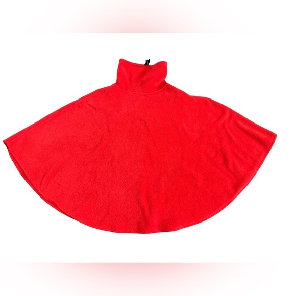 RED STADIUM CAPE - Picture 2 of 2